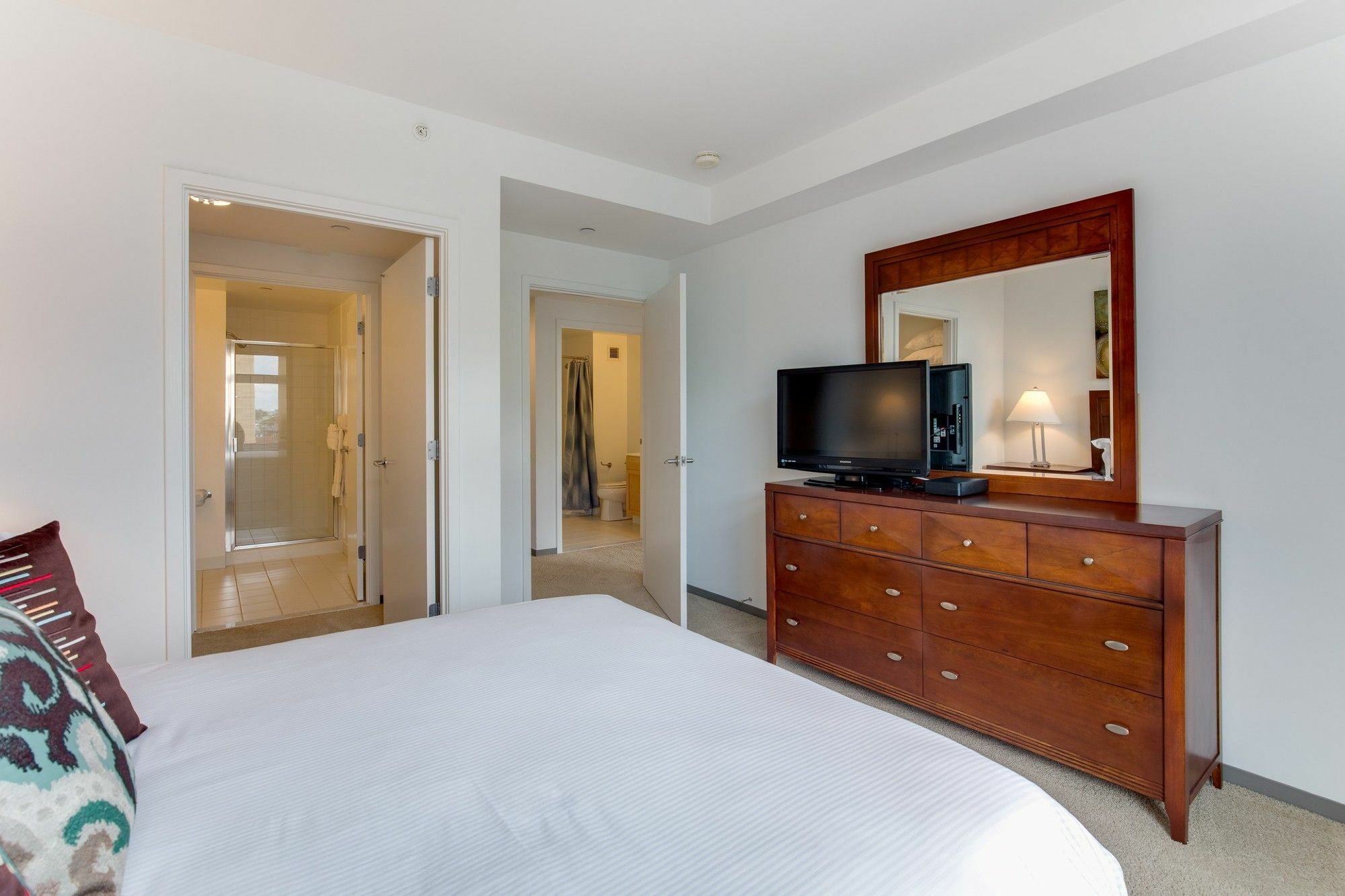 Global Luxury Suites At Kendall West Кеймбридж Екстериор снимка
