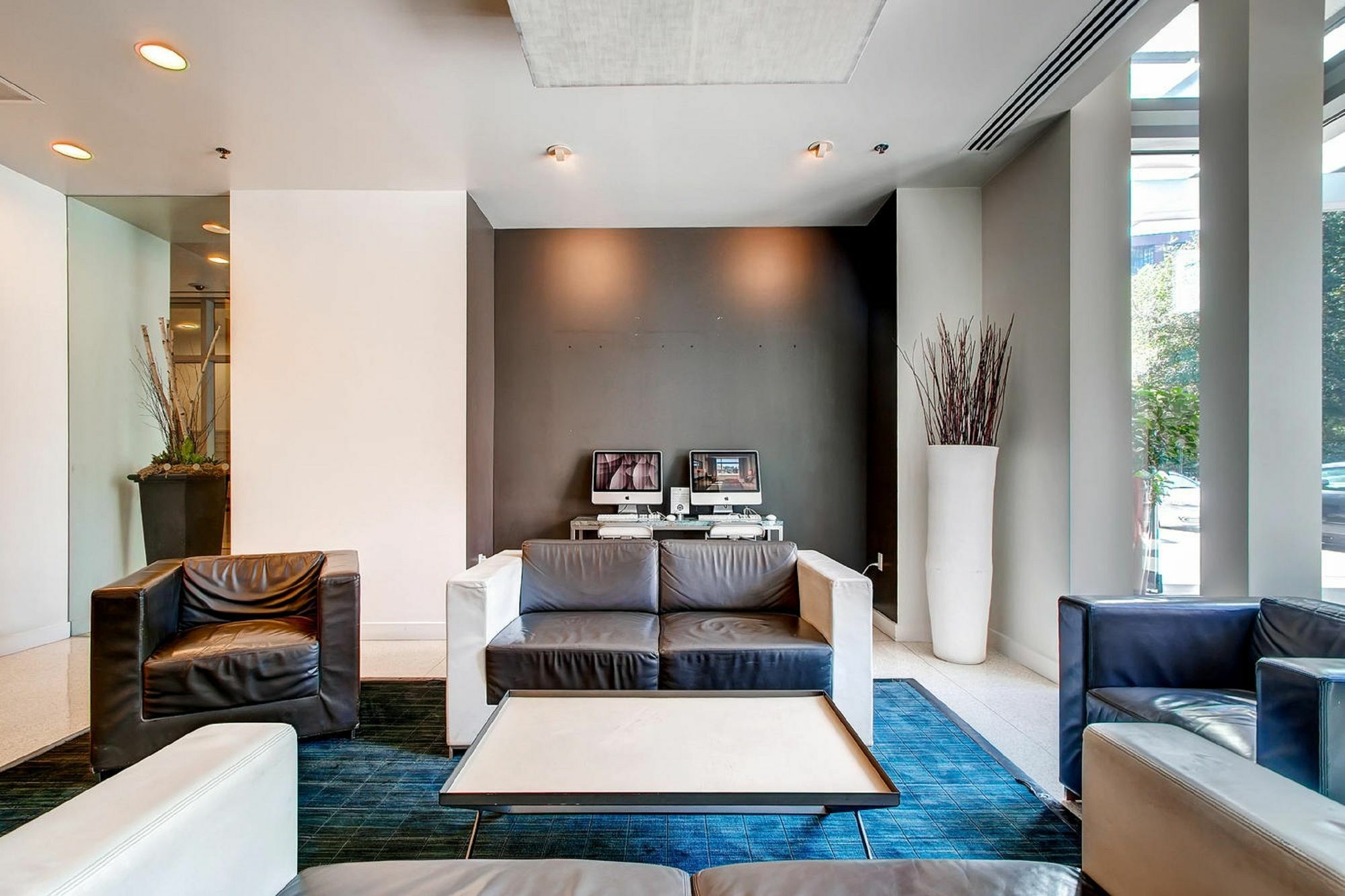 Global Luxury Suites At Kendall West Кеймбридж Екстериор снимка