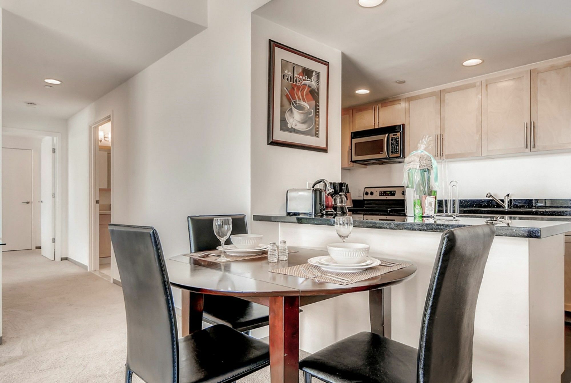 Global Luxury Suites At Kendall West Кеймбридж Екстериор снимка