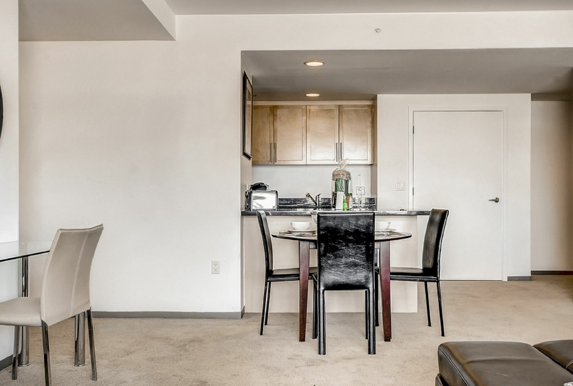 Global Luxury Suites At Kendall West Кеймбридж Екстериор снимка