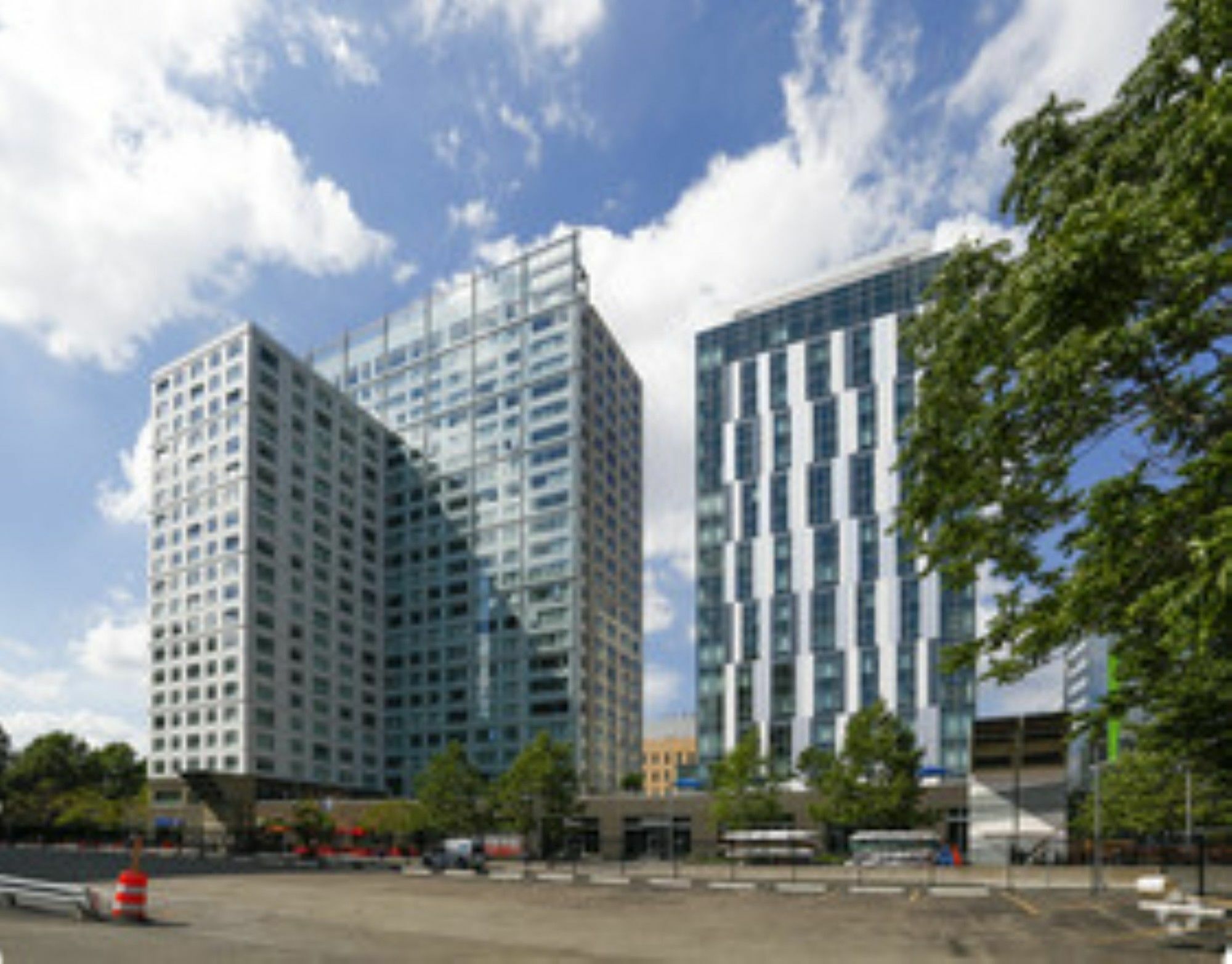 Global Luxury Suites At Kendall West Кеймбридж Екстериор снимка