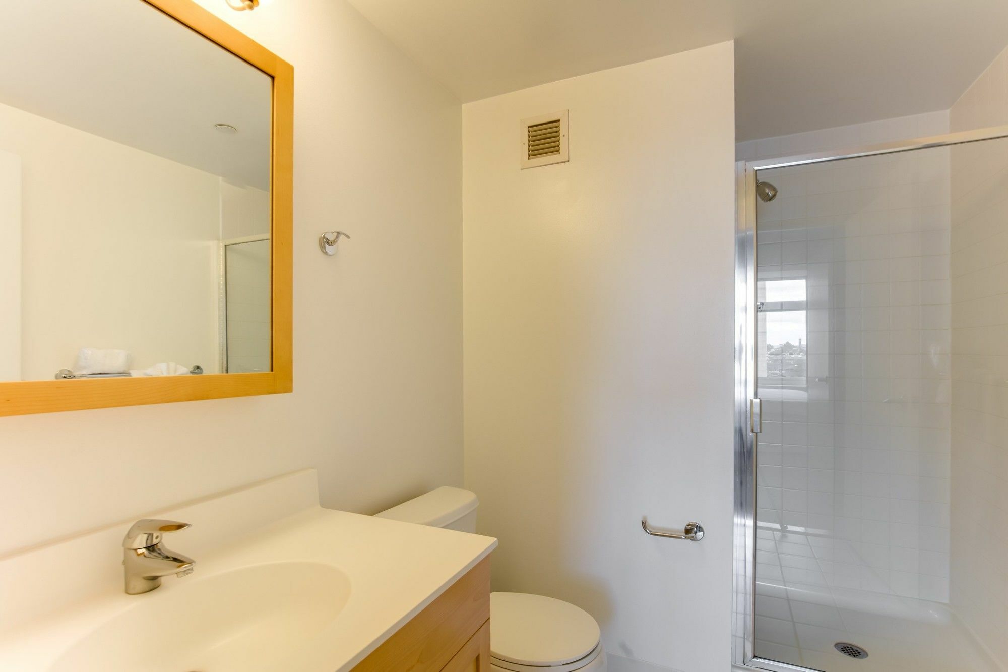 Global Luxury Suites At Kendall West Кеймбридж Екстериор снимка