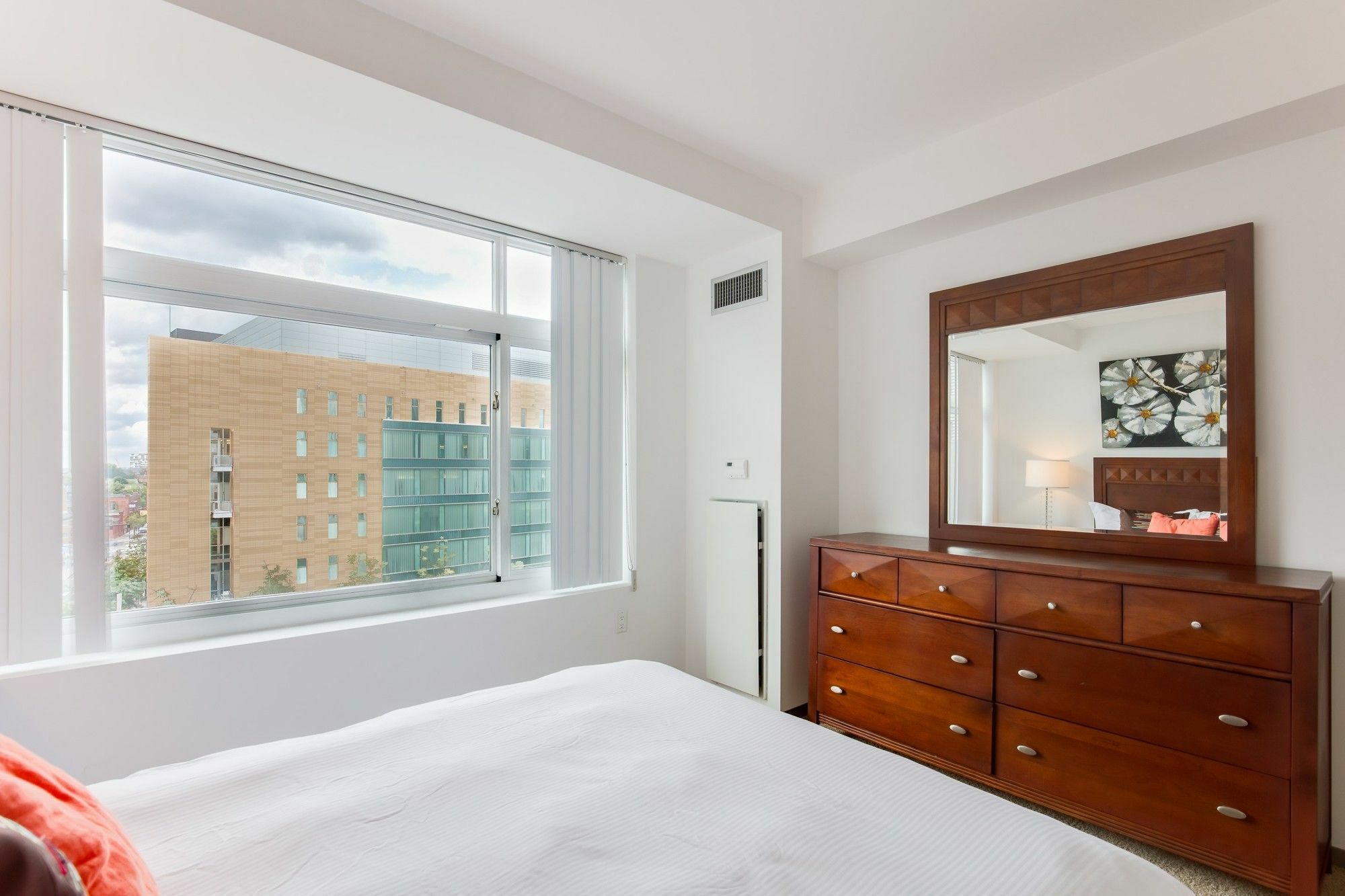 Global Luxury Suites At Kendall West Кеймбридж Екстериор снимка
