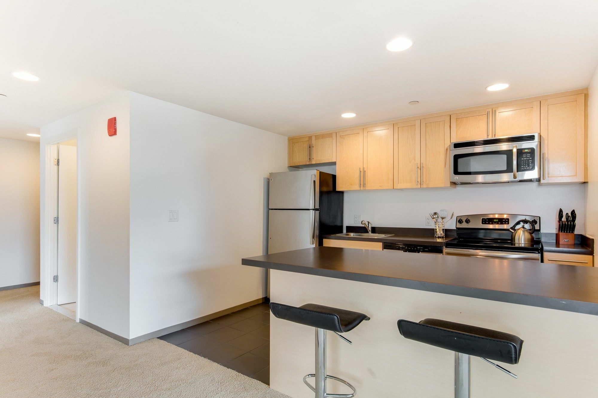 Global Luxury Suites At Kendall West Кеймбридж Екстериор снимка